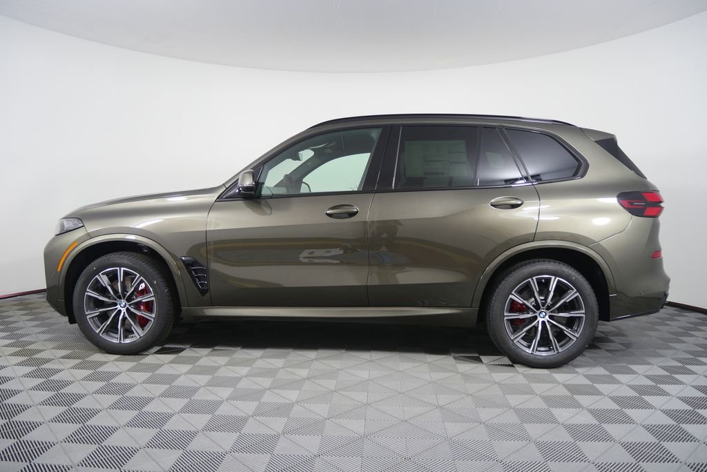 New 2026 Manhattan Green Metallic BMW sDrive40i image 7