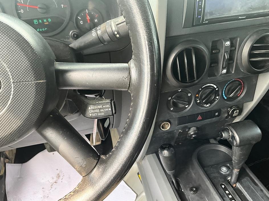 Used 2007 Silver Jeep Unlimited X image 26