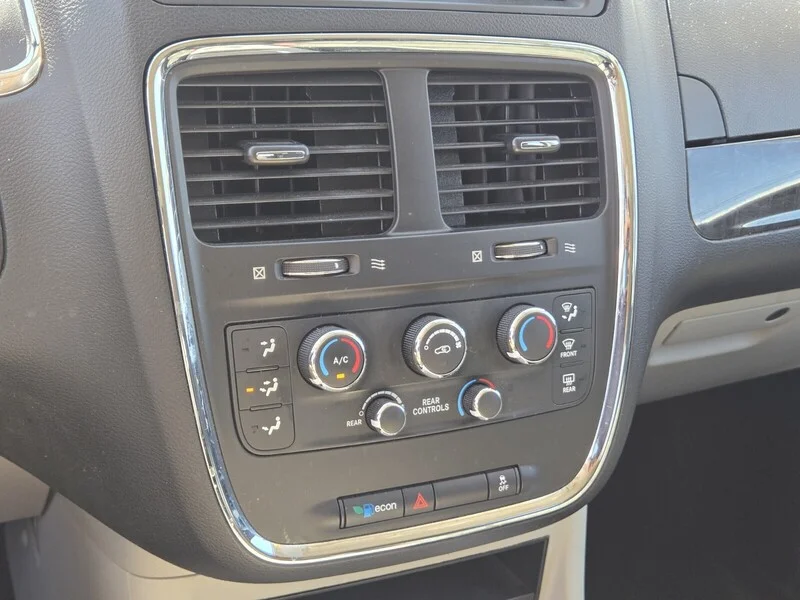 Used 2016 Granite Crystal Metallic Clearcoat Dodge SXT image 19