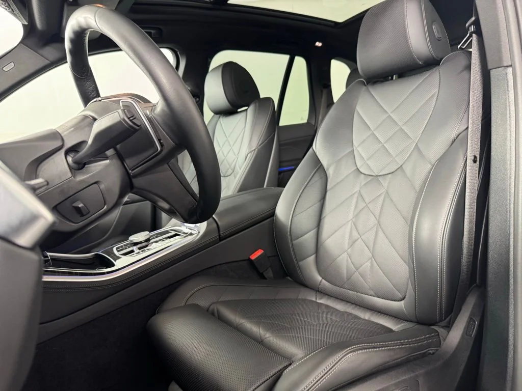 Used 2026 Black Sapphire Metallic BMW xDrive40i image 12