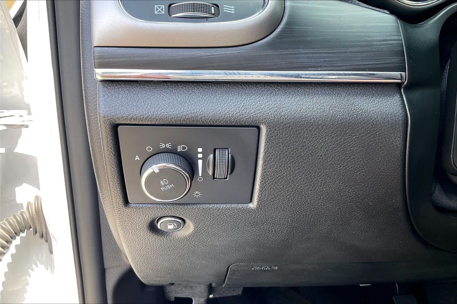 Used 2021 Bright White Clearcoat Jeep Limited image 34