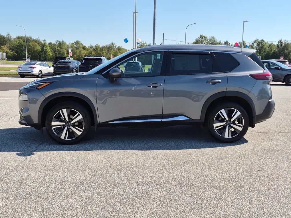 Certified Used 2023 Gun Metallic Nissan SL image 5