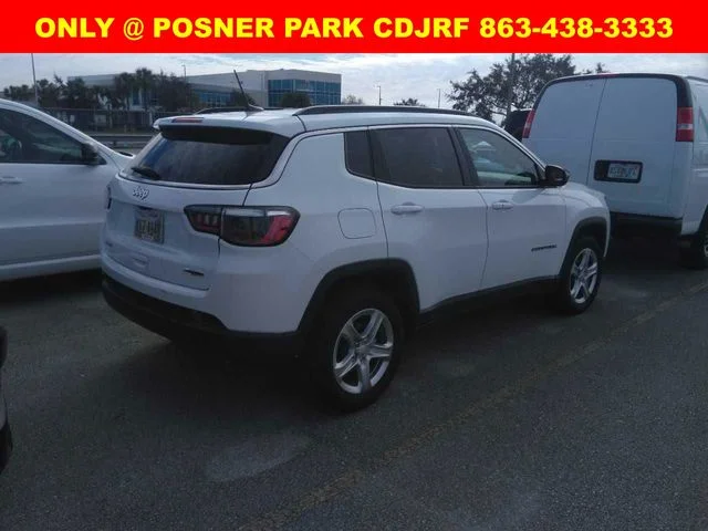 Used 2024 White Jeep Latitude image 11