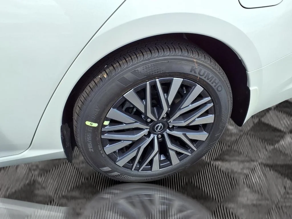 New 2026 White Nissan 2.5 SV image 24