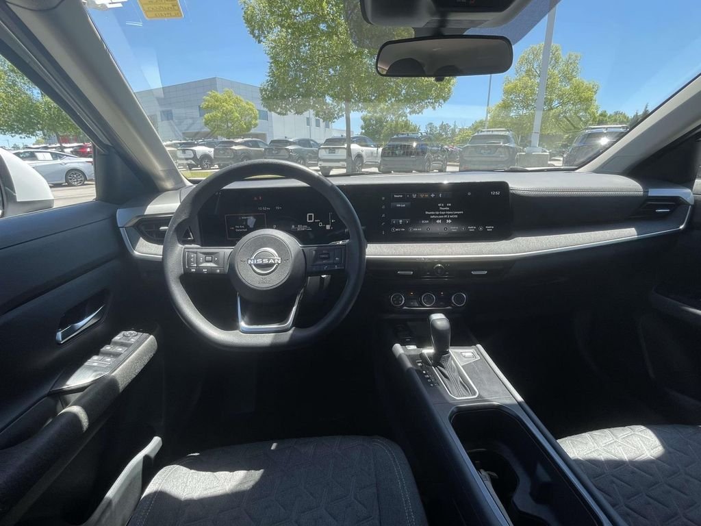 Used 2025 White Nissan SV image 10