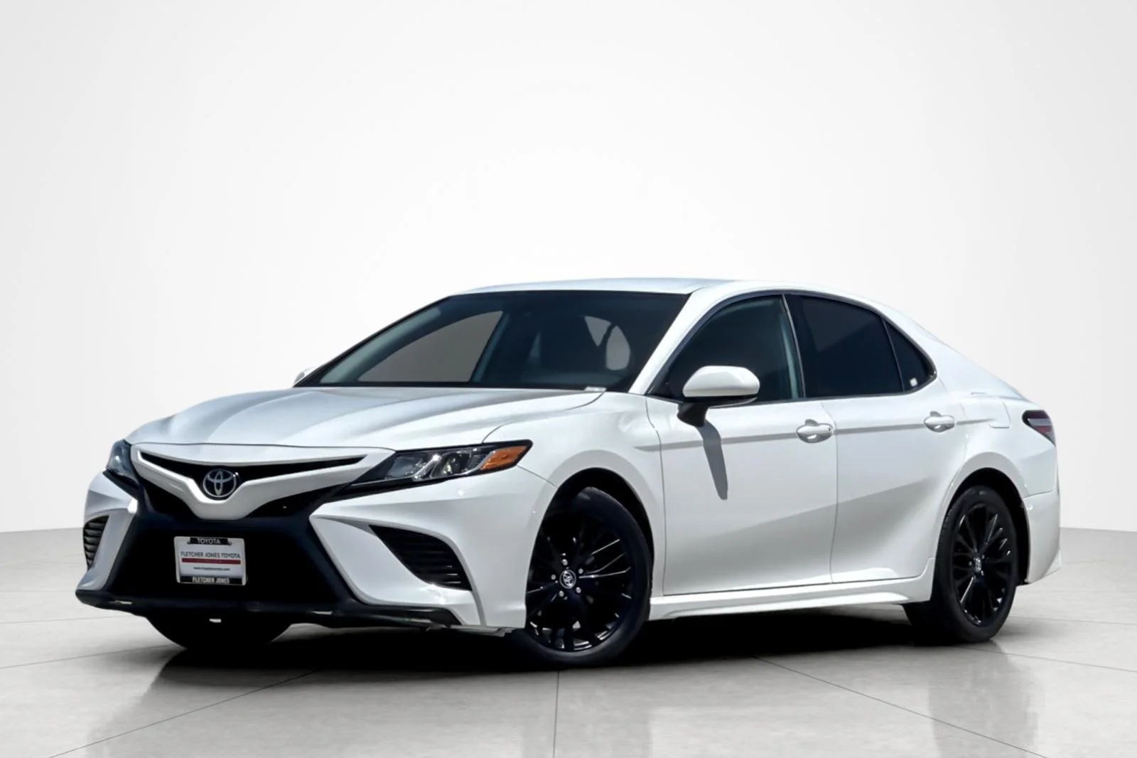 Certified Used 2020 Super White Toyota SE image 1