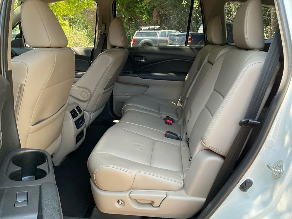 Used 2017 White Honda EX-L image 31
