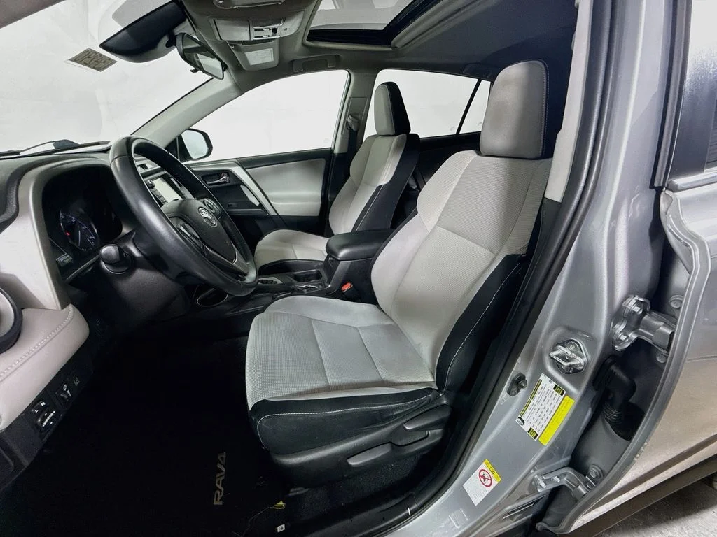 Used 2016 Silver Sky Metallic Toyota XLE image 19