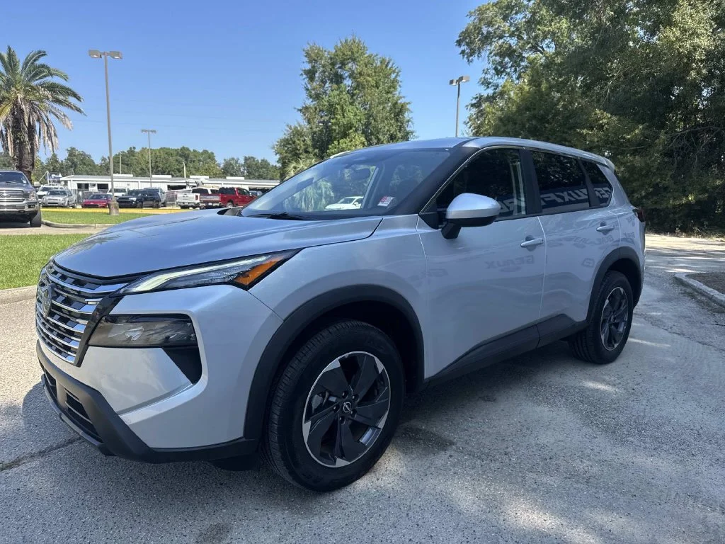 Used 2025 Silver Nissan SV image 6