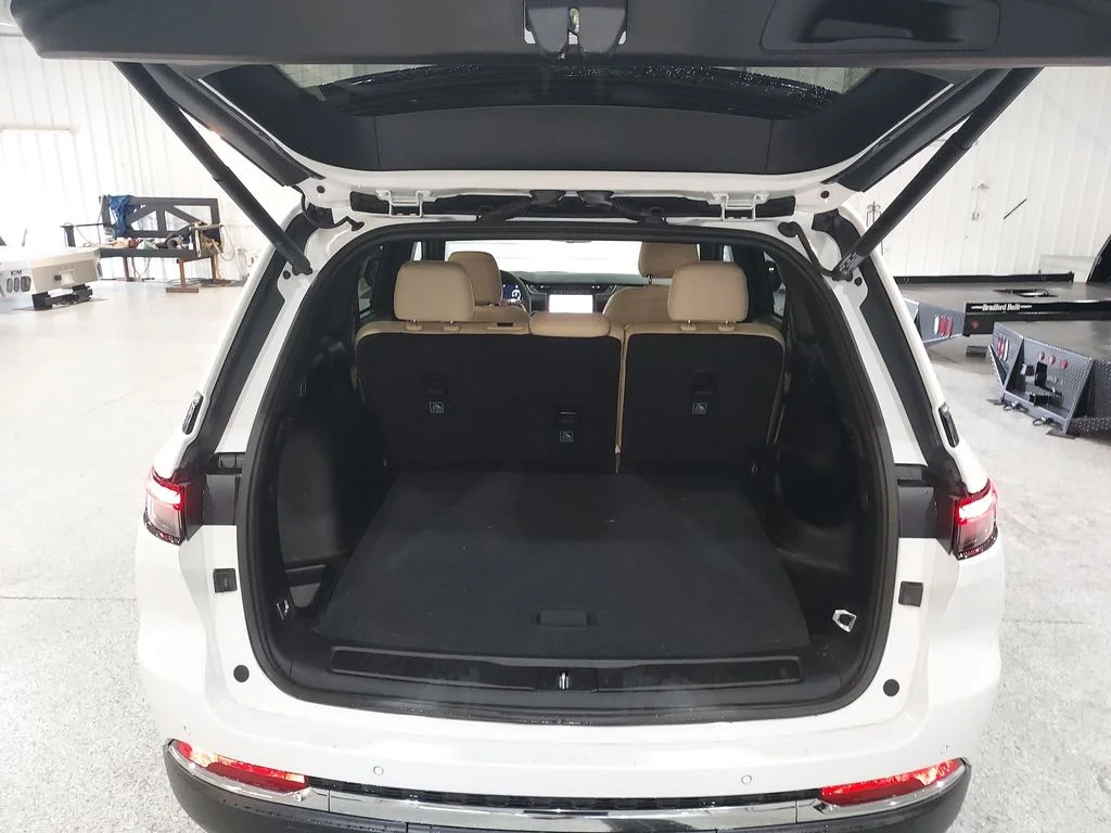 Used 2023 White/off-white Jeep Limited image 29