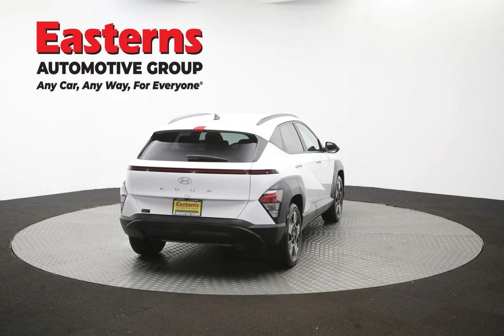Used 2025 White Hyundai SEL image 41