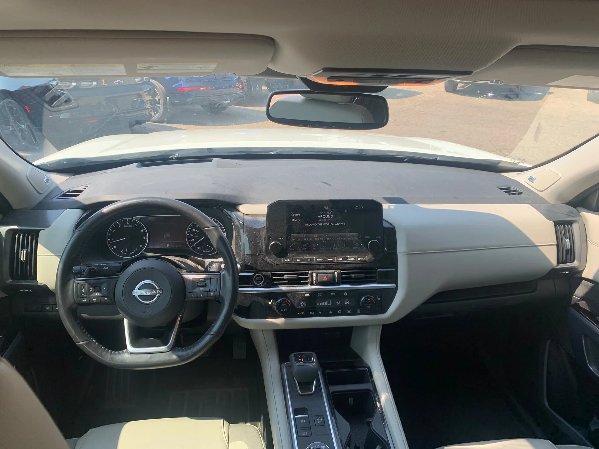 Used 2022 White Nissan SL image 3