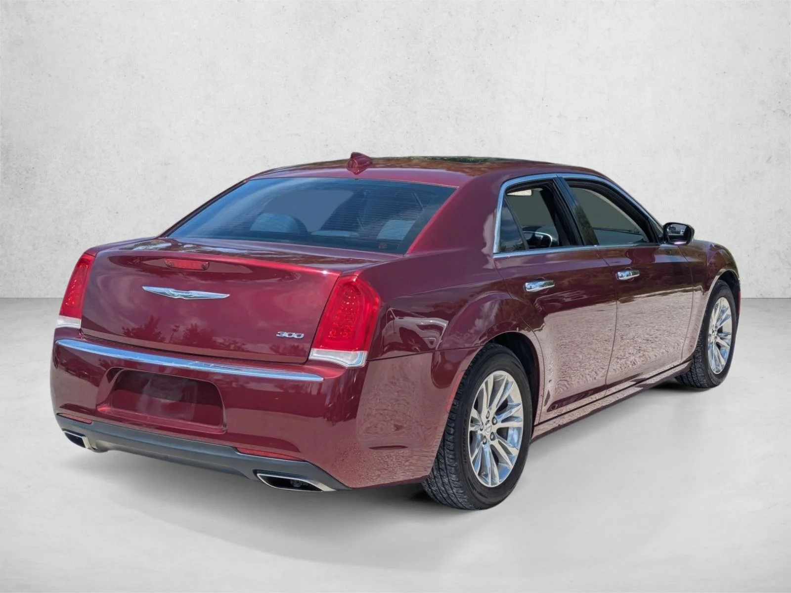 Used 2018 Velvet Red Pearlcoat Chrysler Touring L image 3