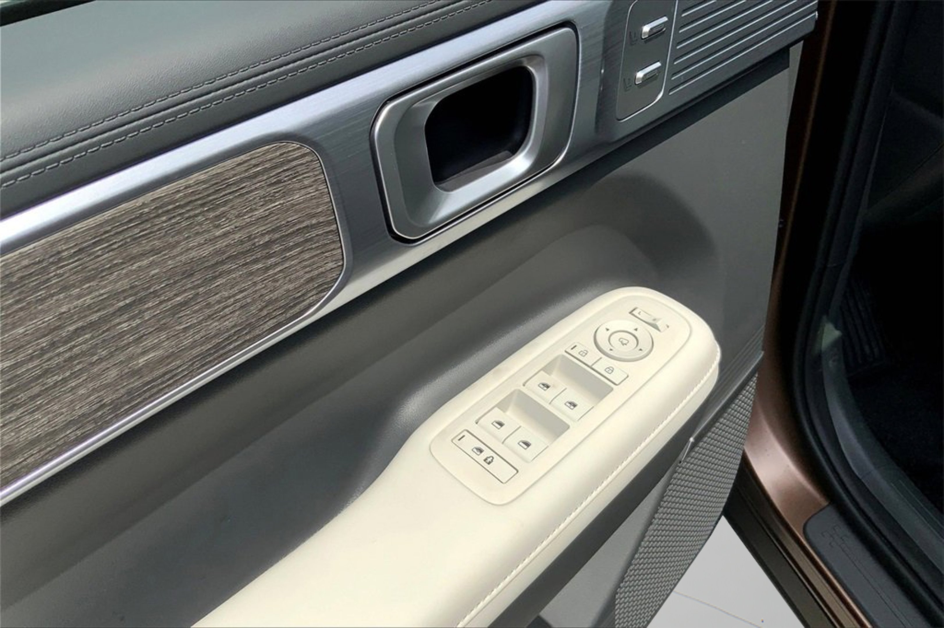 2026 Hyundai Santa Fe Limited - Photo 17