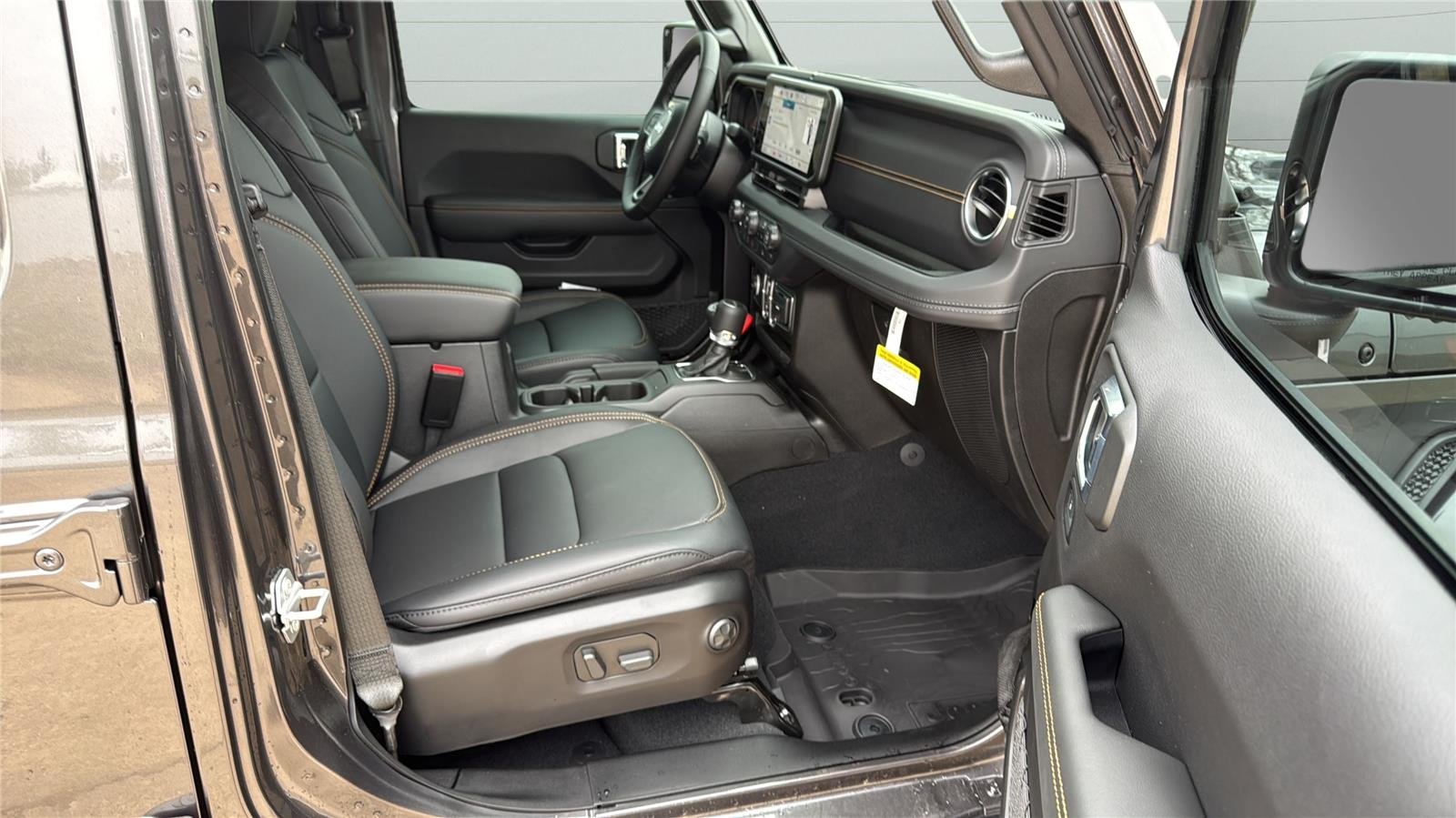 New 2026 Granite Crystal Metallic Clear-Coat Exterior Paint Jeep Texas Trail image 26