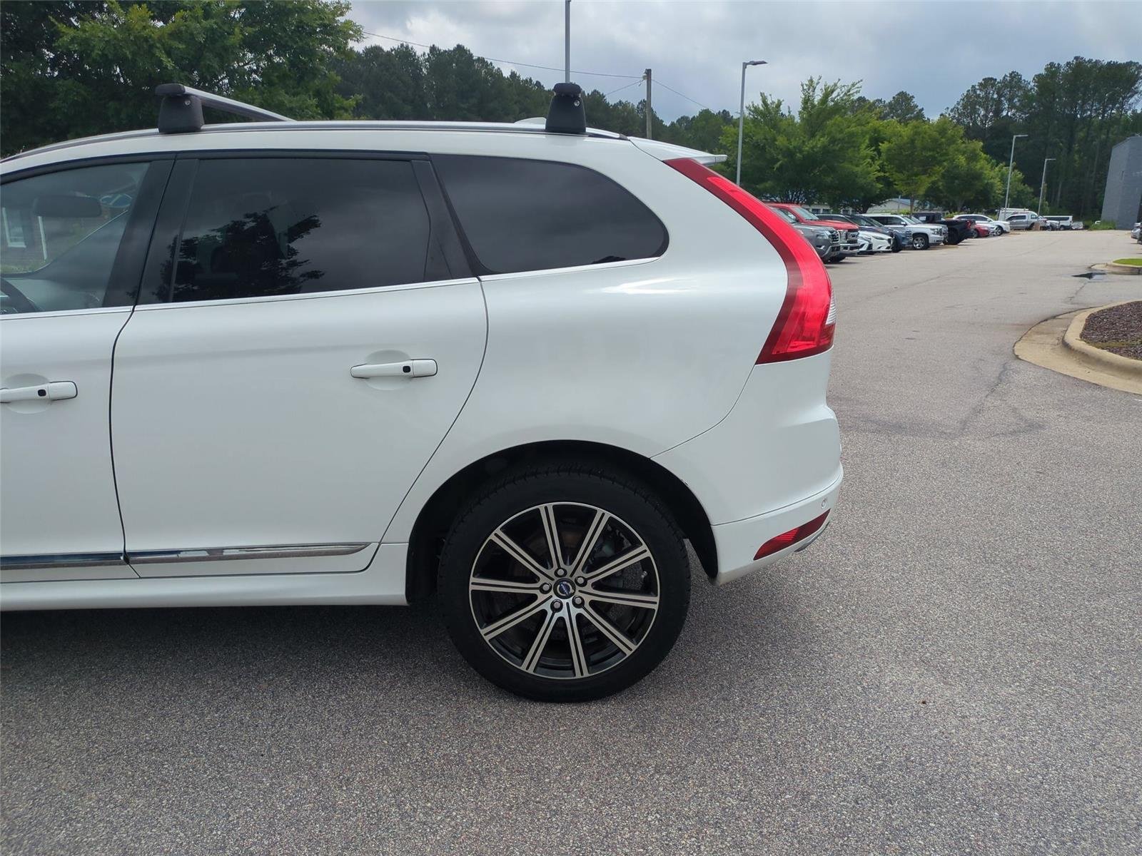 Used 2015  VOLVO  image 10