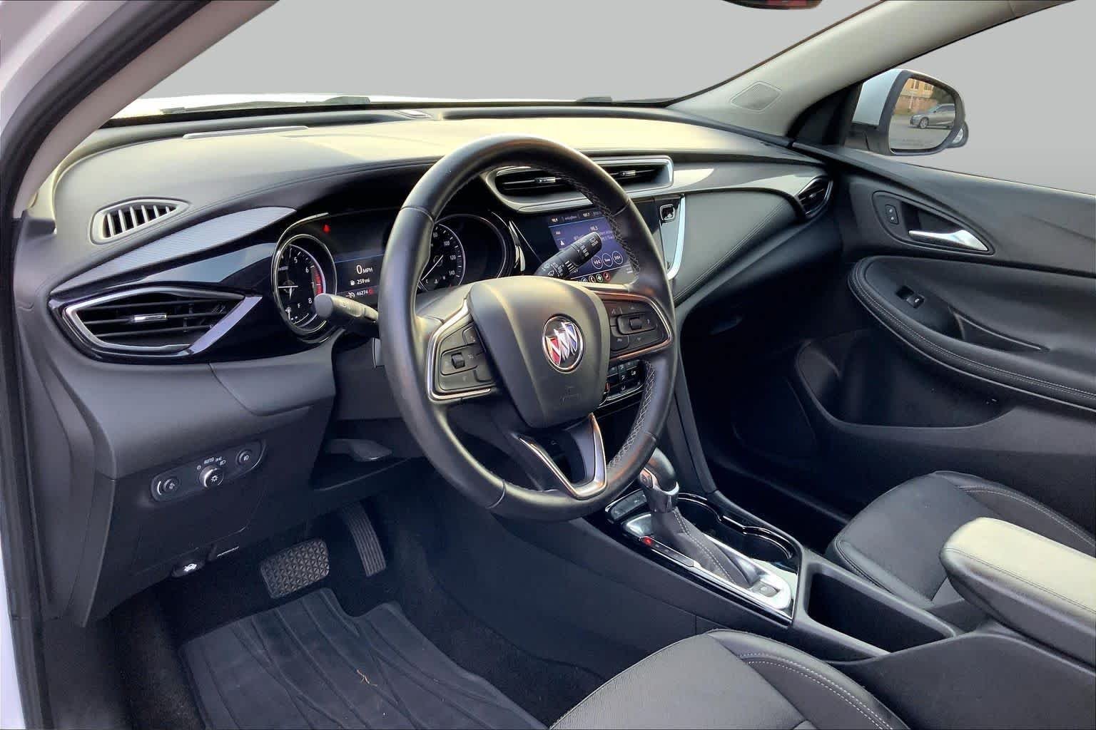 Used 2022 White Frost Tricoat Buick Select image 17