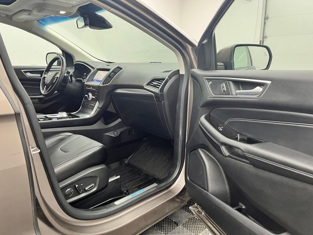 Used 2019 Stone Gray Metallic Ford Titanium image 33