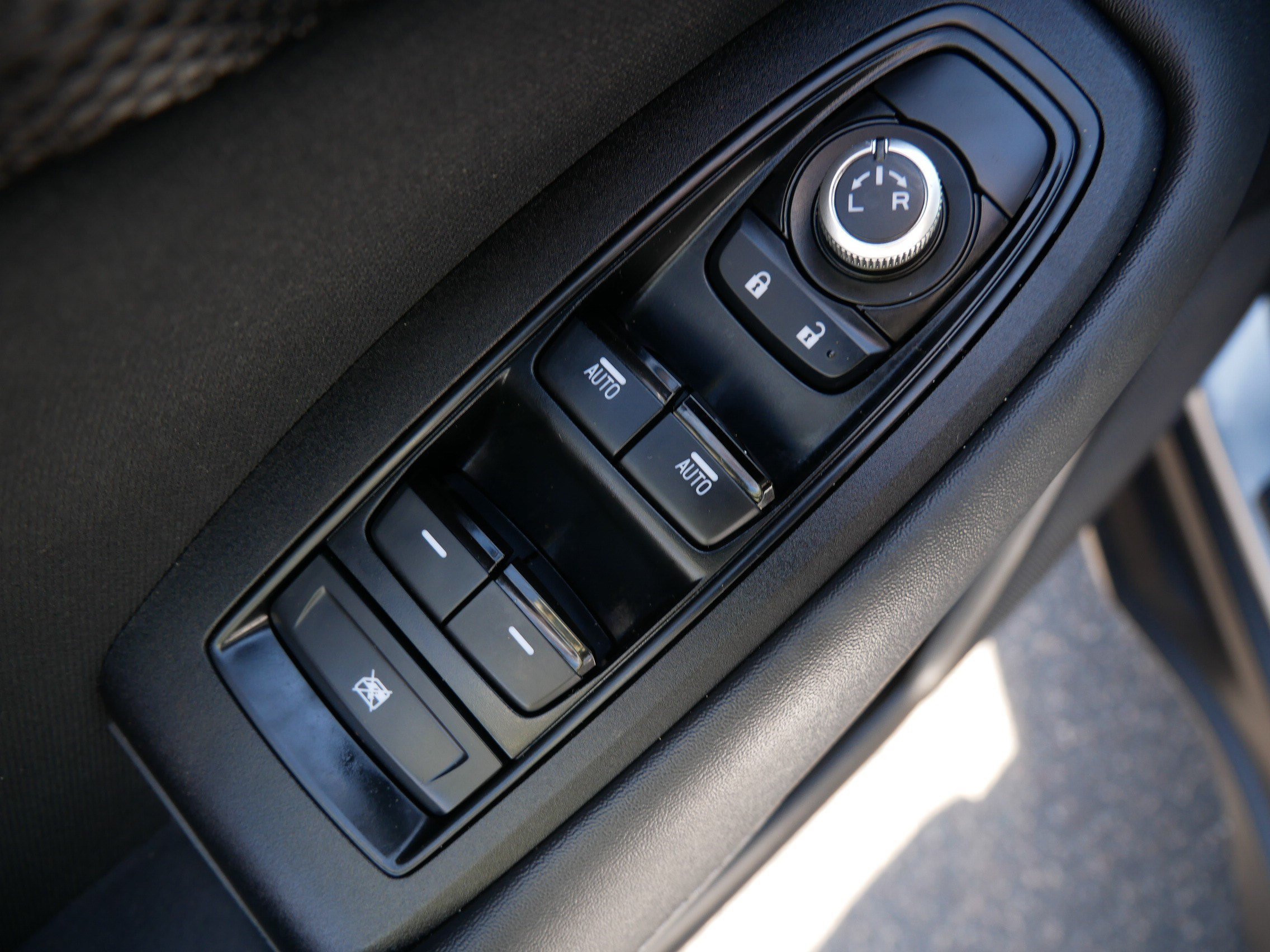 Used 2025 Ice Silver Metallic Subaru Premium image 19
