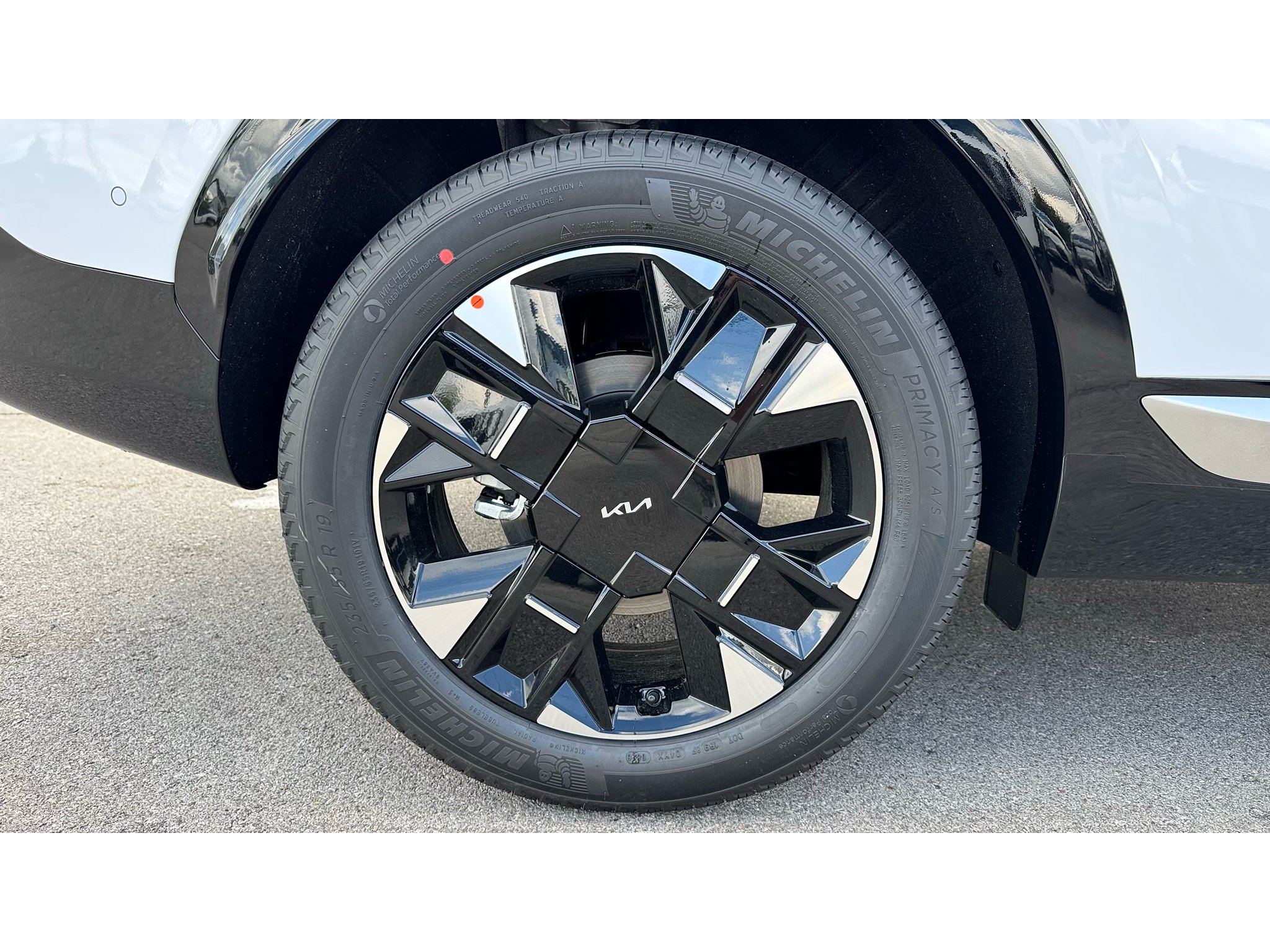 New 2027 Glacial White Pearl Kia SX Prestige image 32