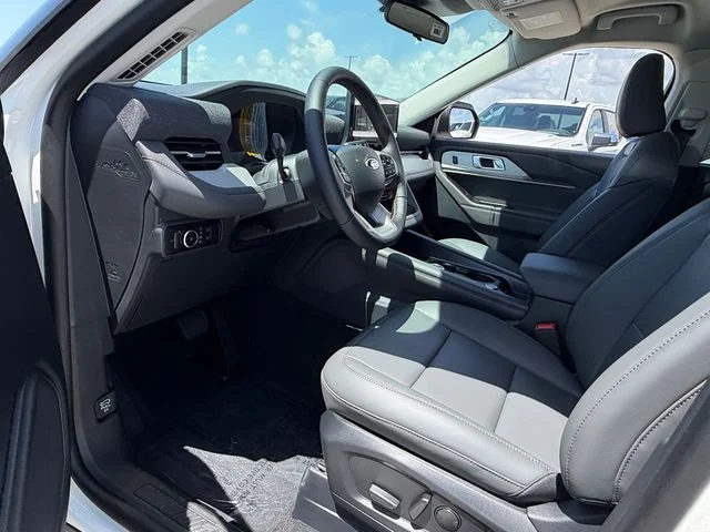 New 2026 Star White Metallic Tri-Coat Ford Active image 6