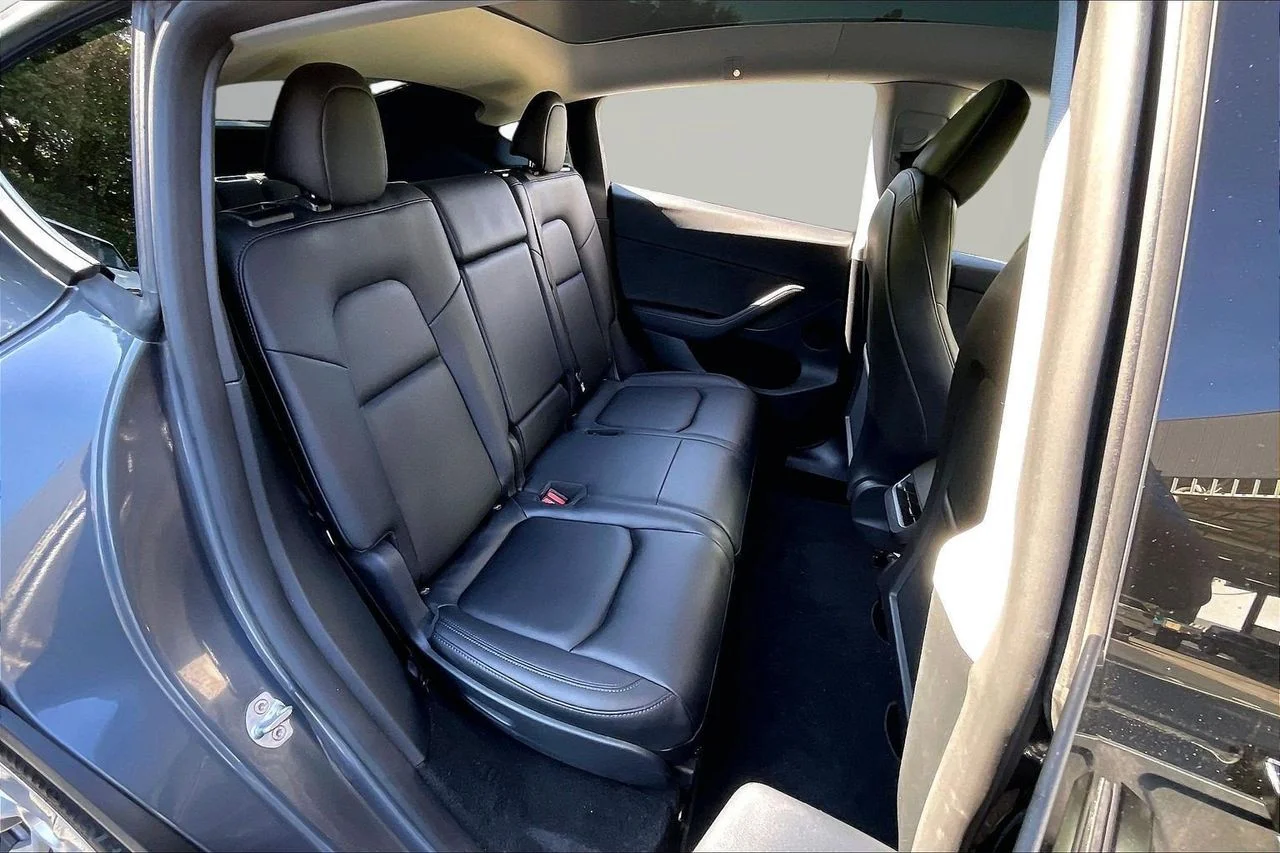 Used 2023  Tesla Long Range image 25