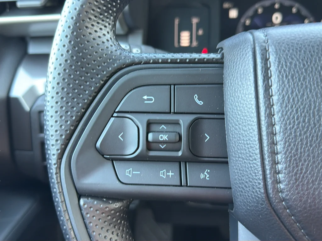 2026 Toyota Tacoma SR5 - Photo 9