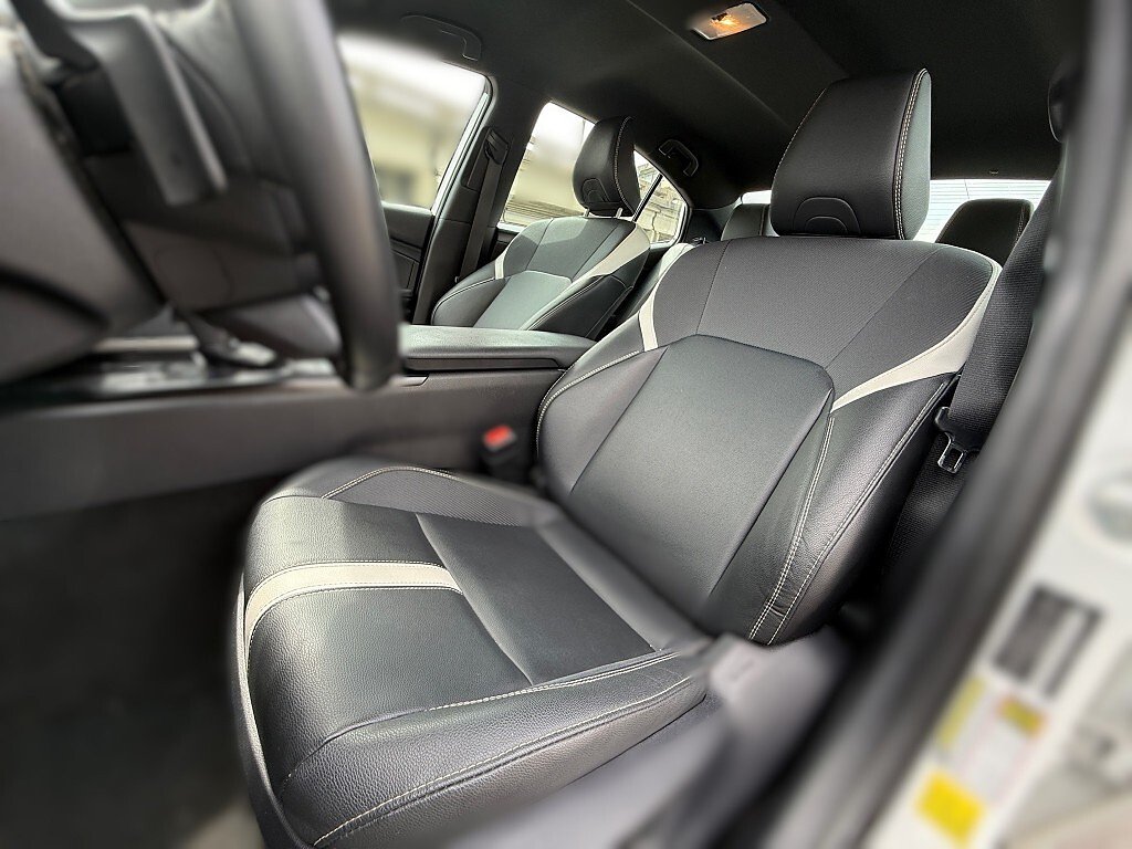 Used 2025 Ice Cap Toyota SE image 6