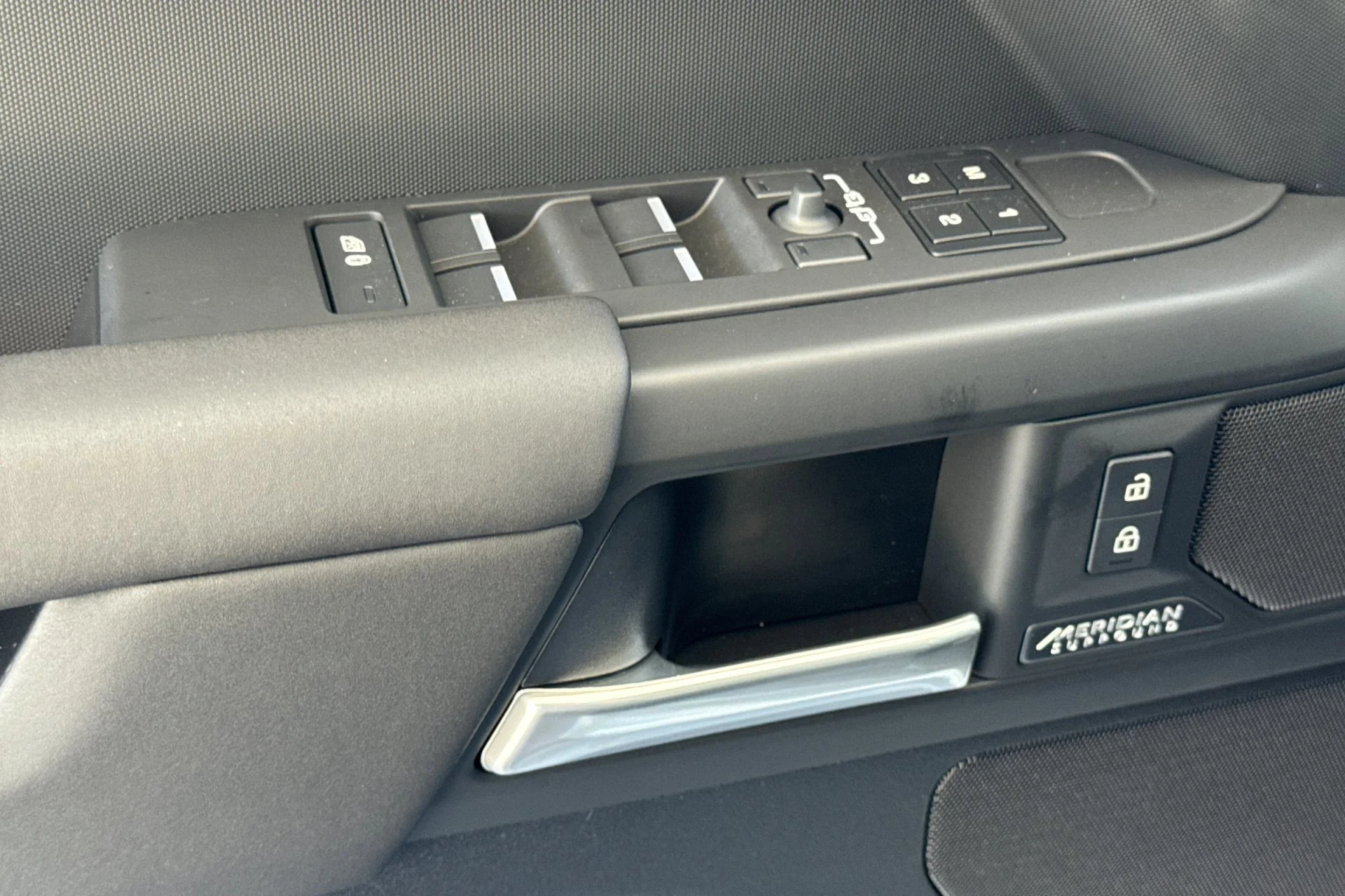 New 2026 Fuji White Land Rover X-Dynamic SE image 14