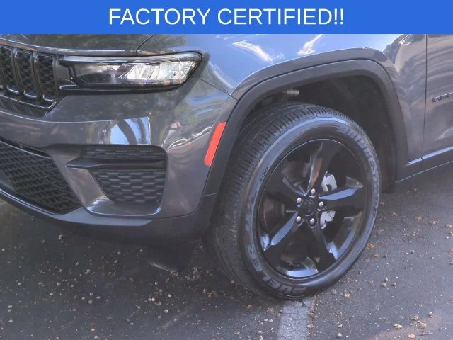 Used 2024 Gray Jeep Altitude X image 9