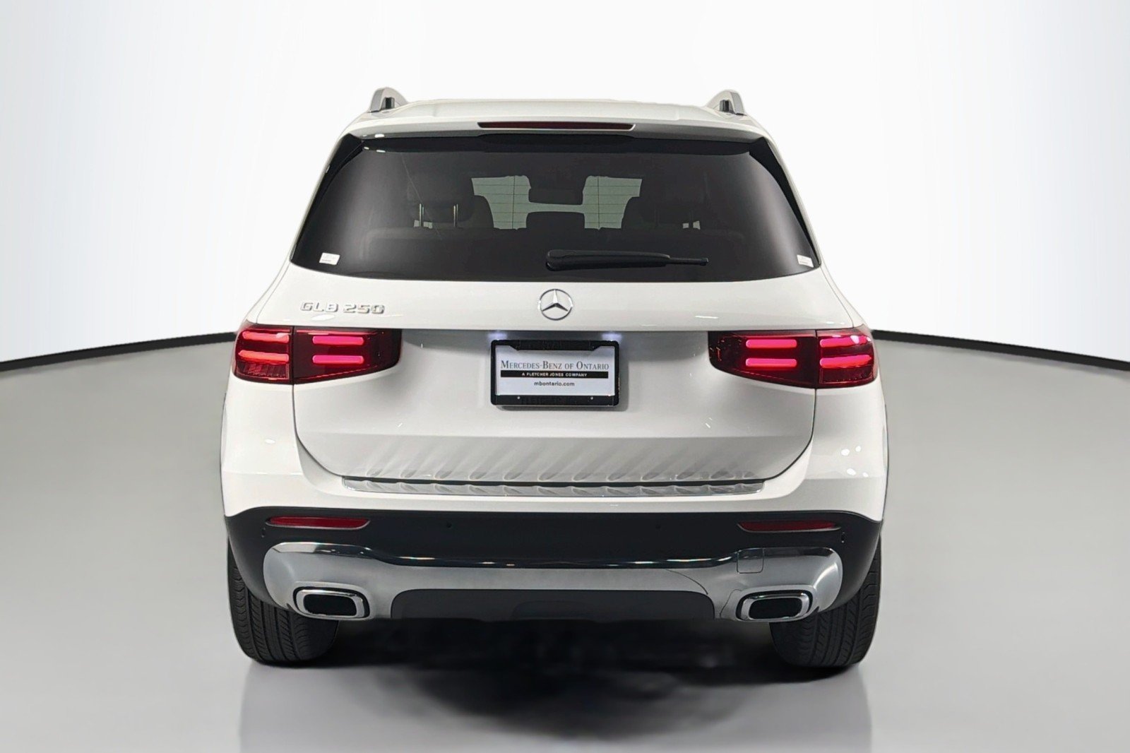 Used 2025 Polar White Mercedes-Benz GLB 250 image 3
