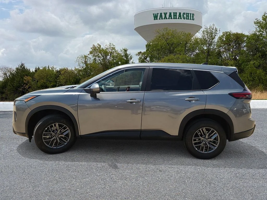 Used 2026 Gray Nissan SV image 3