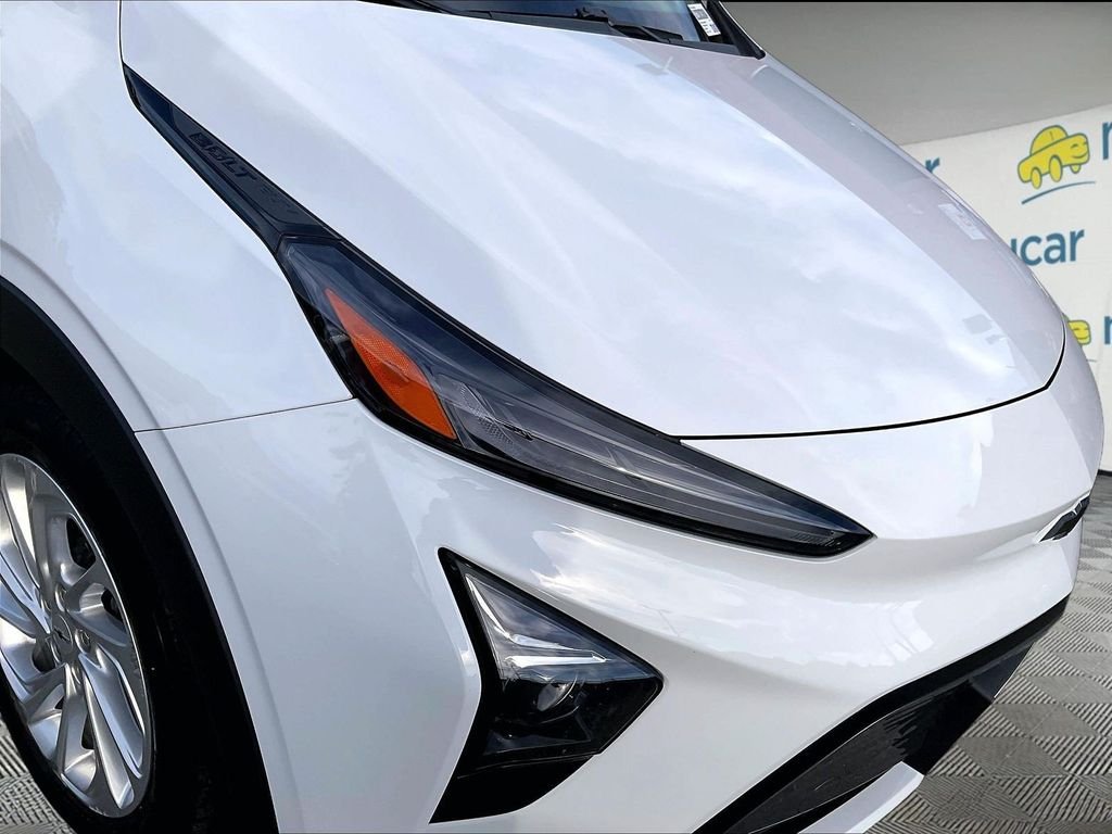 Used 2022 White Chevrolet LT image 31
