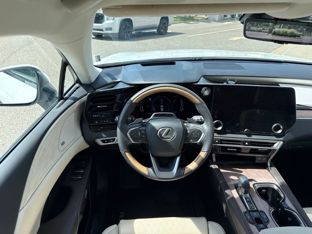Used 2024 White Lexus 350 Luxury image 18