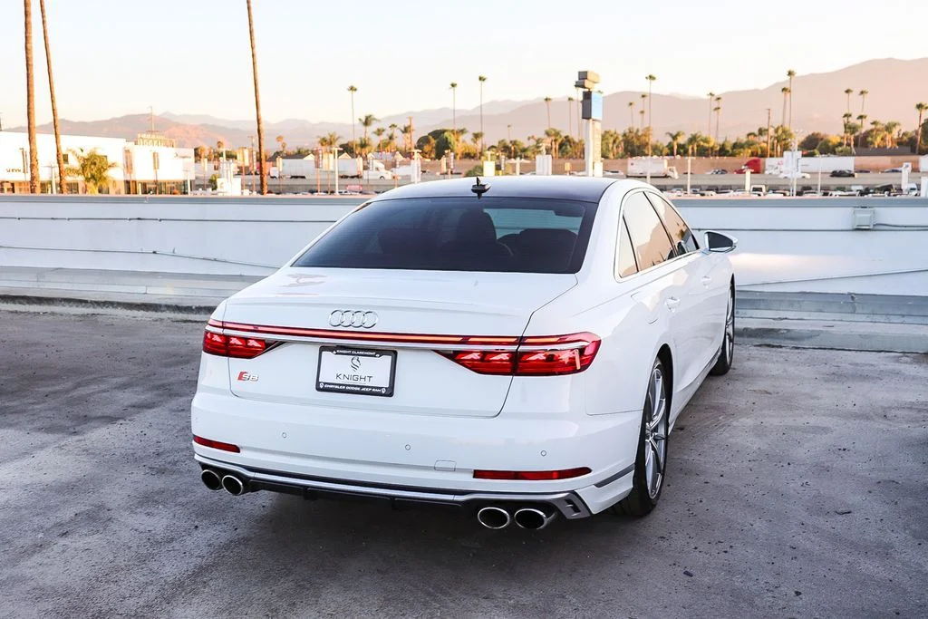 Used 2022  Audi 4.0T image 9