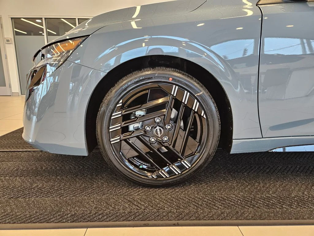 New 2026 Atlantic Gray Metallic / Super Black Two-tone Nissan SR image 12
