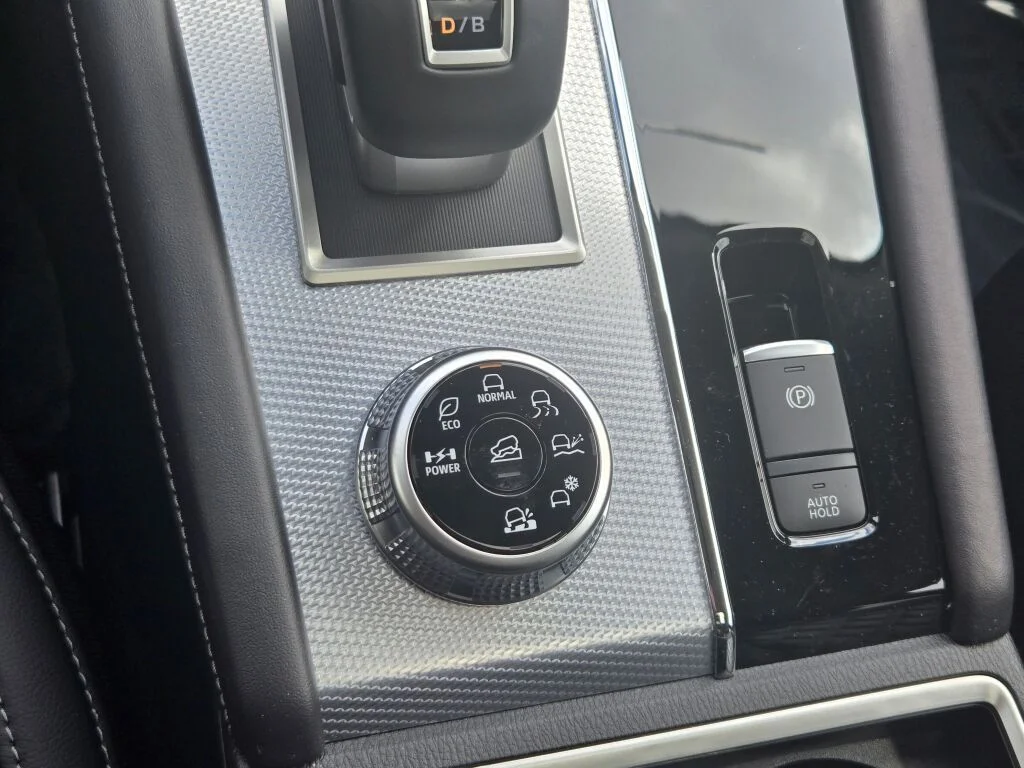 2025 Mitsubishi Outlander Plug-in Hybrid SEL - Photo 28