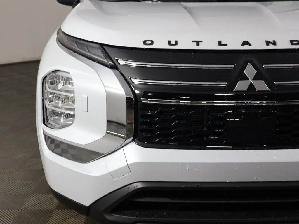 New 2026 White Mitsubishi ES 1.5T S-AWC image 13