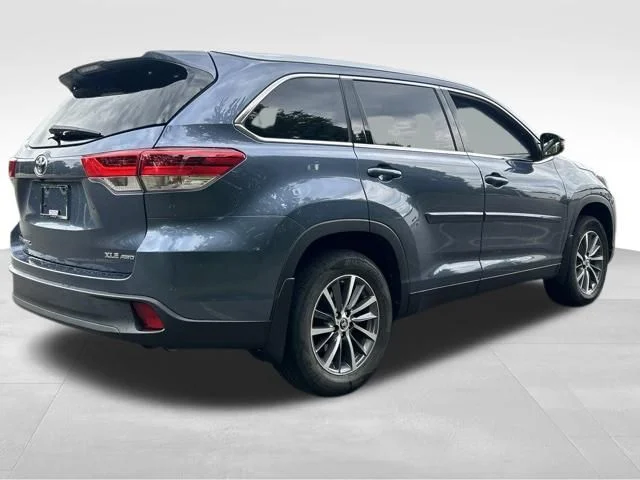Used 2019 Blue Toyota XLE image 5