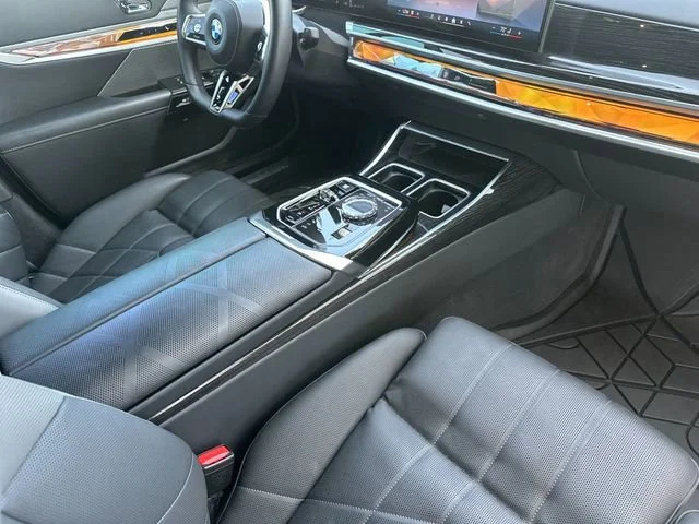 2025 BMW 7 Series 760i - Photo 15