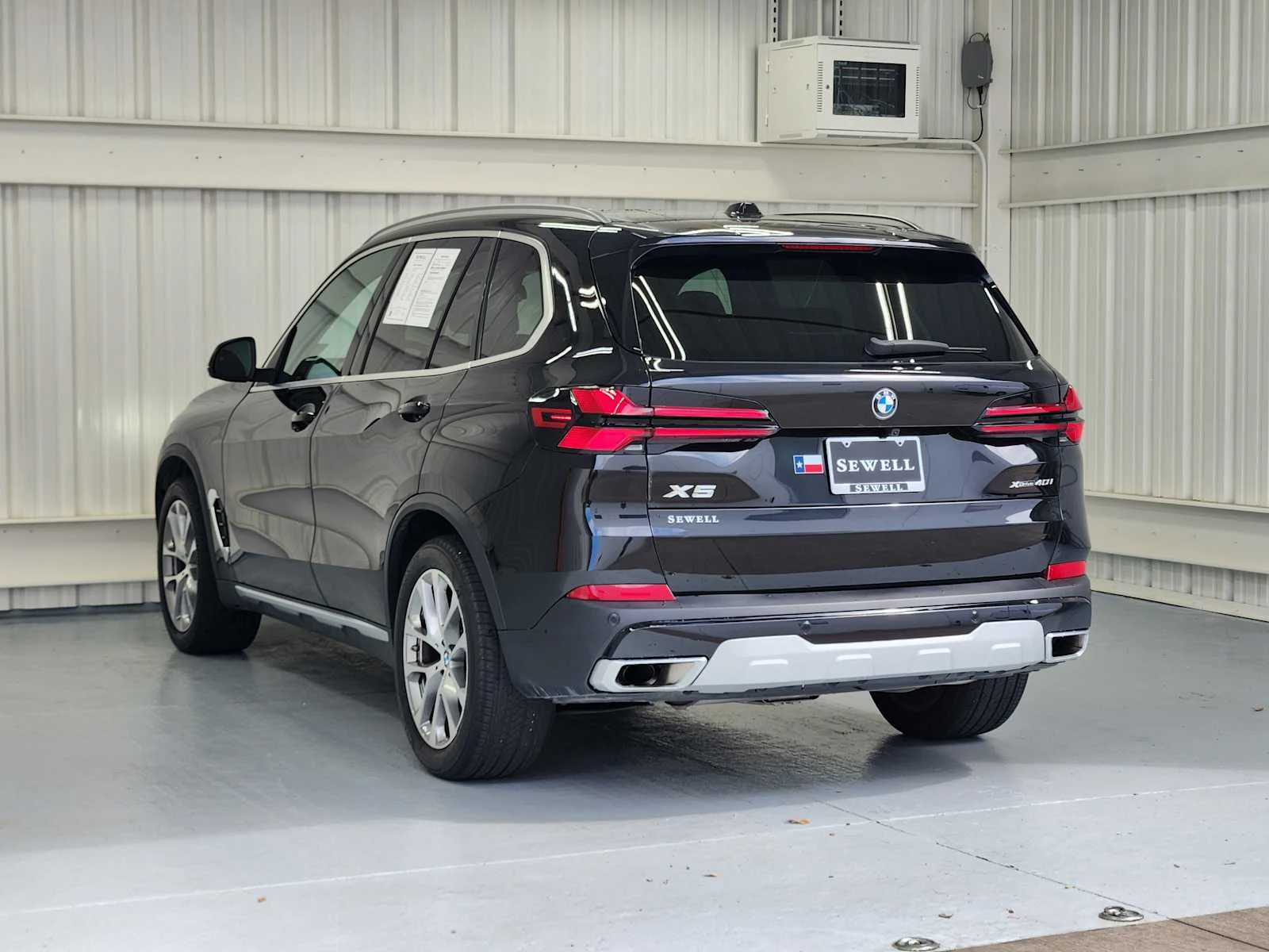 Certified Used 2024 Black Sapphire Metallic BMW xDrive40i image 3