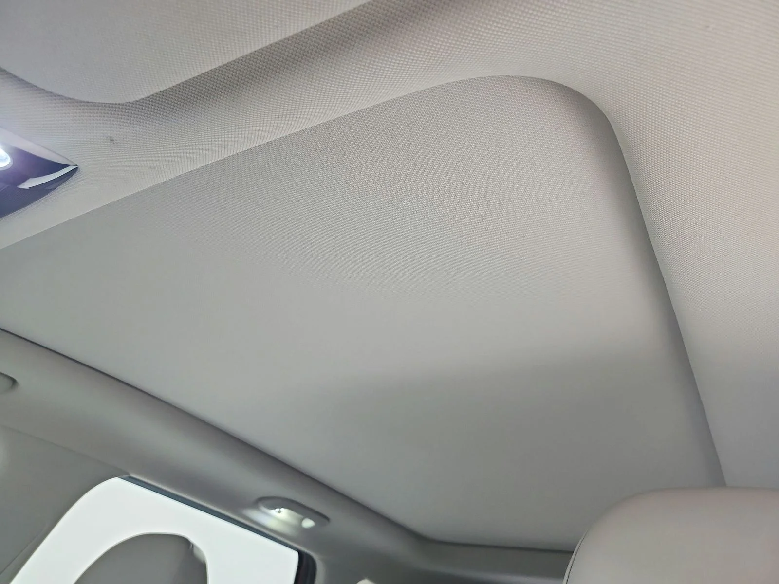 Used 2025 Red Kia S image 9
