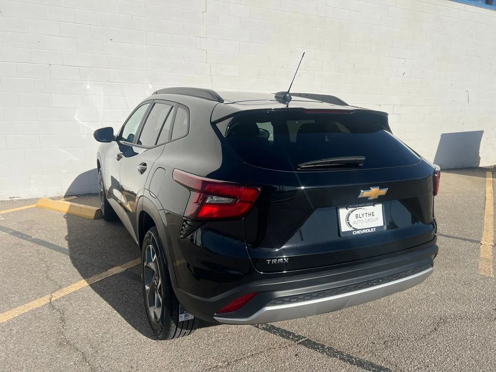 Used 2025 Black Chevrolet LT image 4