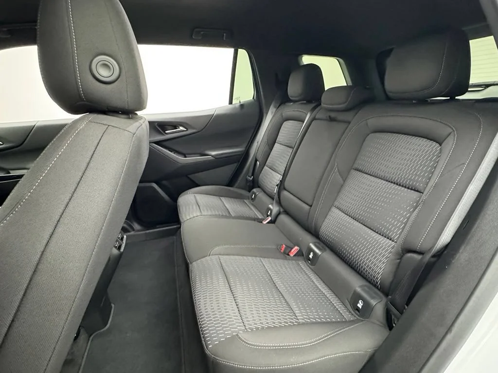 Used 2025 Summit White Chevrolet LT image 39