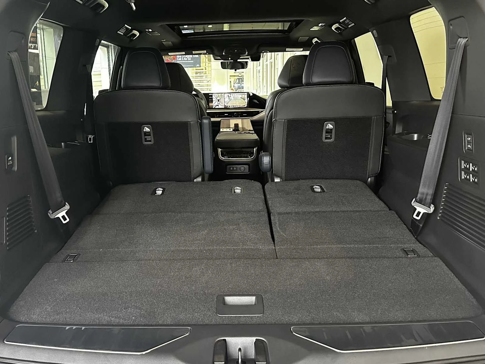 New 2026 RADIANT WHITE INFINITI Sport 4WD image 7