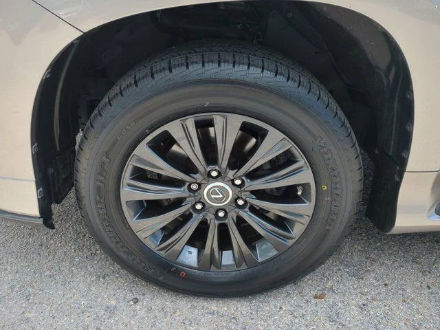 Used 2020 Silver Lexus 460 image 10