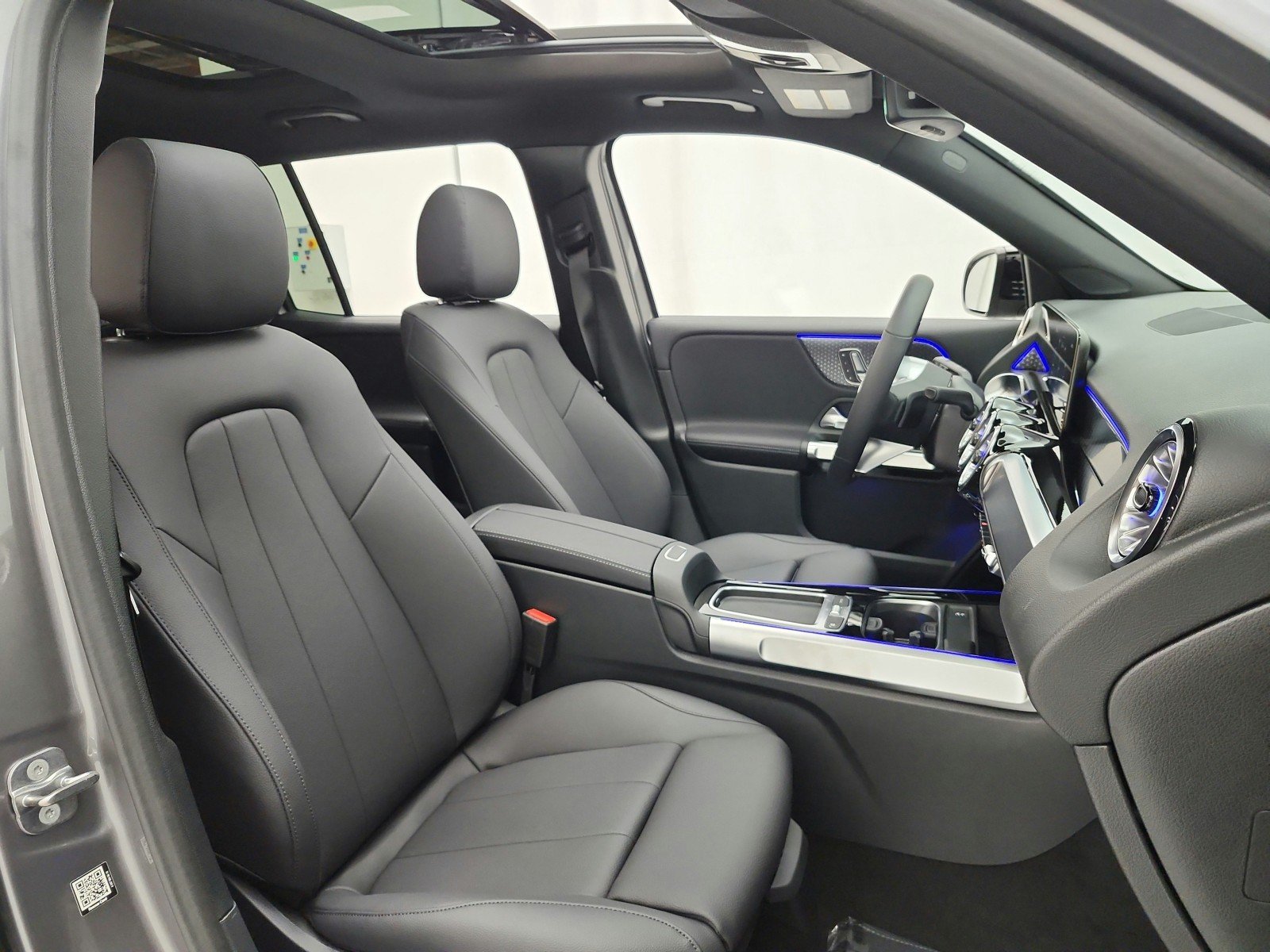 New 2026 Mountain Grey Metallic Mercedes-Benz GLB 250 SUV image 15