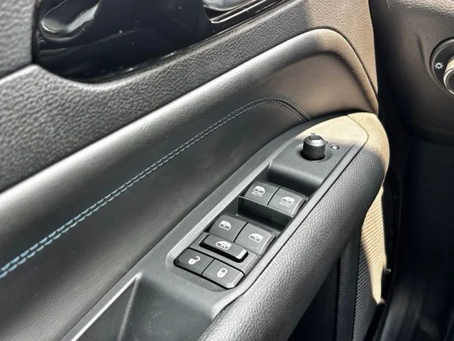 New 2026 Black Jeep Latitude image 20