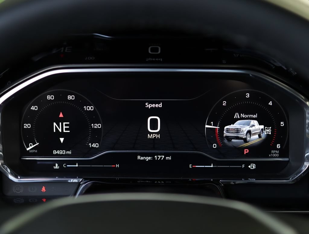 Used 2025 Summit White GMC Elevation image 12