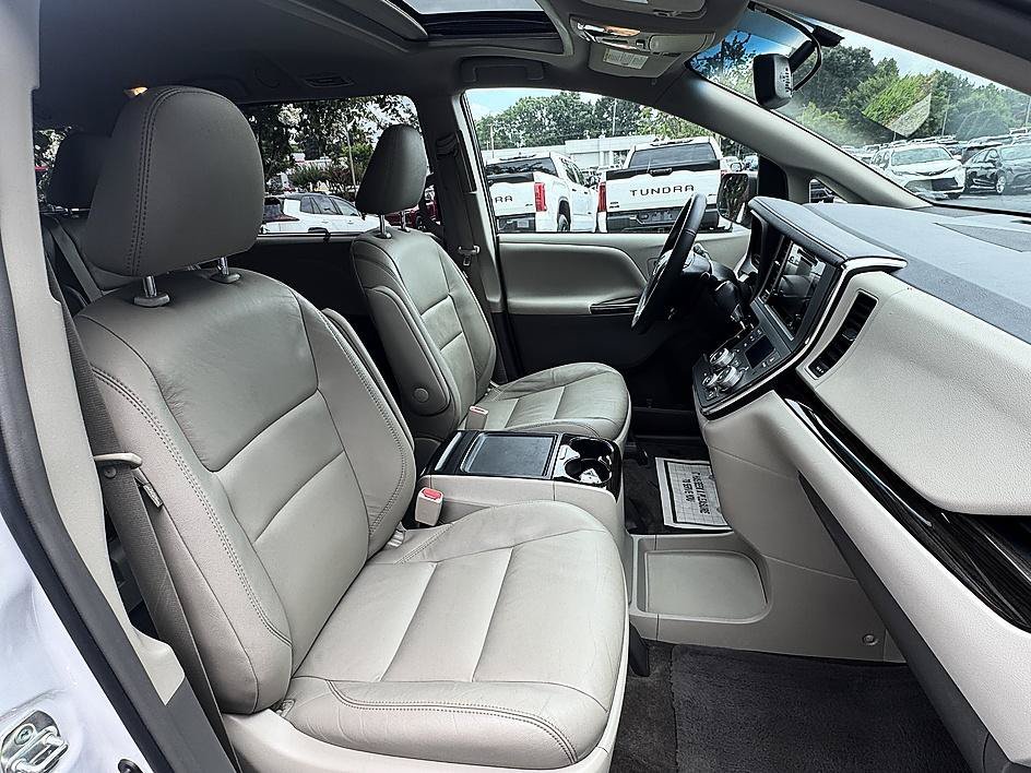 Used 2017 Blizzard Pearl Toyota XLE image 22